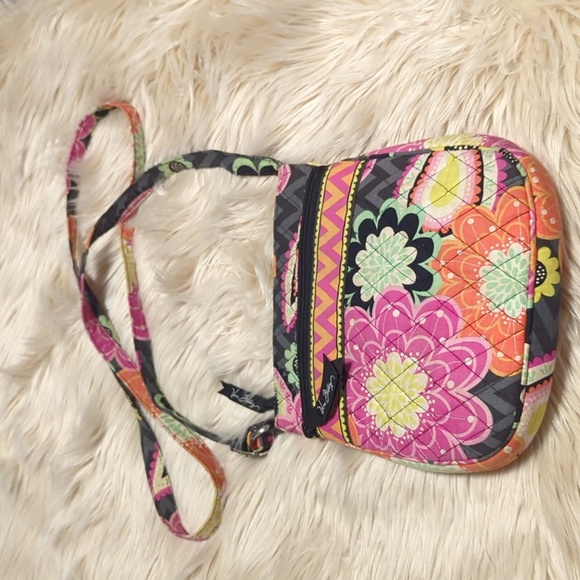 Vera Bradley Handbags - Vera Bradley crossbody bag